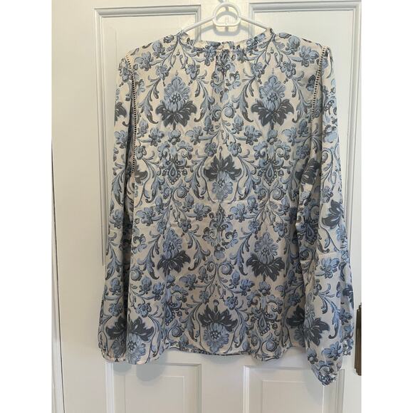 NEW Loft Outlet Women's XL Long Sleeve Top Popover Blue White Floral V Neck - Picture 2 of 11